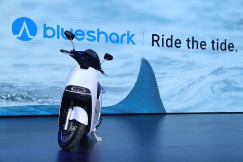 科技在北京发布了全新品牌"蓝鲨智能电动摩托车"和旗下首款产品"蓝鲨